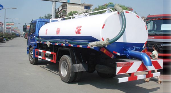 福田歐曼吸污車