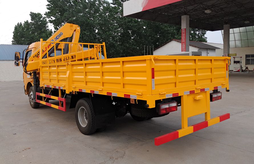 王牌藍(lán)牌隨車起重運(yùn)輸車