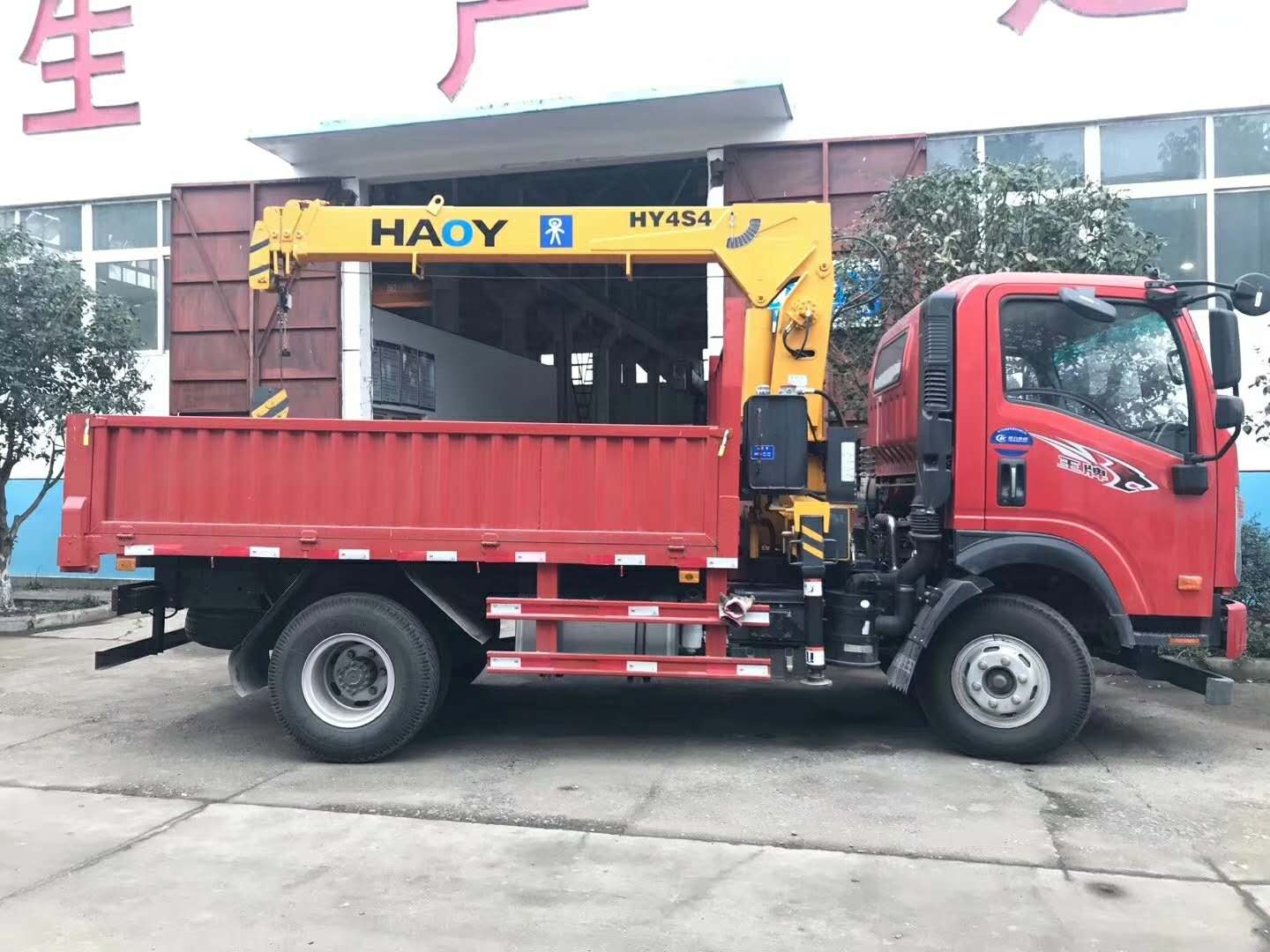 王牌藍(lán)牌隨車起重運(yùn)輸車